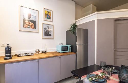 Les Halles Apartment | Saint-Honore - Art Deco Flat - Sleeps 5P