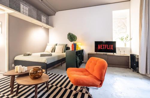 Les Halles Apartment | Saint-Honore - Art Deco Flat - Sleeps 5P