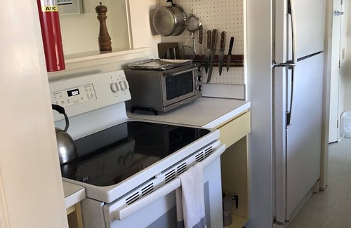 Little Compton House | Sakonnet Point water view cottage with 8 minute walk to idyllic private beach .