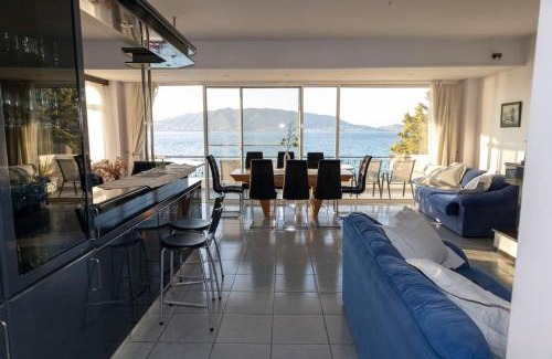 Salamis House | Salamina Blue Horizon House