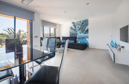 Tarragones House | Salou Villa Private Pool & Jacuzzi