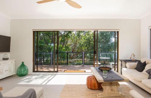 Culburra Beach House | Saltbush Cottage Pet Friendly 1 Min Walk to Beach