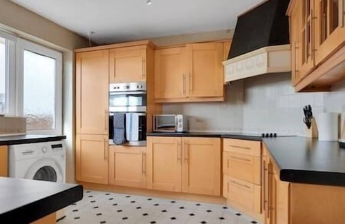 Saltdean Apartment | Saltdean Sea Haven + Parking