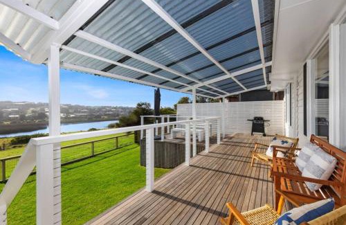 Ocean Grove House | SALTWATER HOUSE - Opposite the beach and views over the lake!