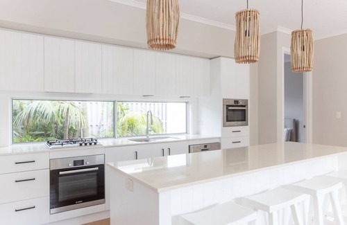 Casuarina House | Saltwater Retreat- Coastal 4bedroom holiday home