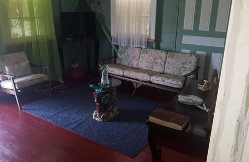 Port Antonio House | Salubrious Mount View; 15 minutes from the renowned Frenchman's cove