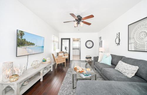 San Clemente House | San Clemente Bungalow with jacuzzi Close to the Beach