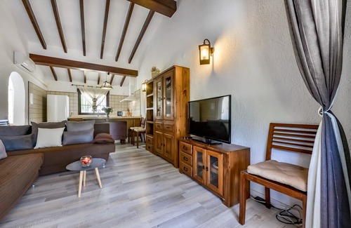Moravit Ski Chalet | SAN JAIME, nice bungalow in Moraira for 4 adults and 2 children with communal pool and free wifi