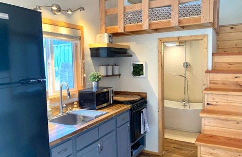 San Luis Obispo House | San Luis Obispo Sunshine Tiny Home with 2 Queens