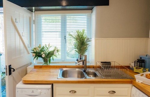 Higher Bockhampton Cottage | Sandbourne - Dog Friendly Cosy Cottage - Hot Tub