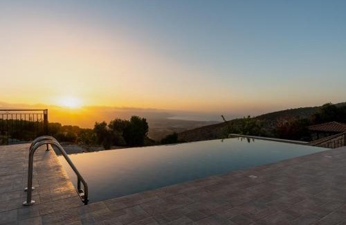 Peristerona House | Sanders View