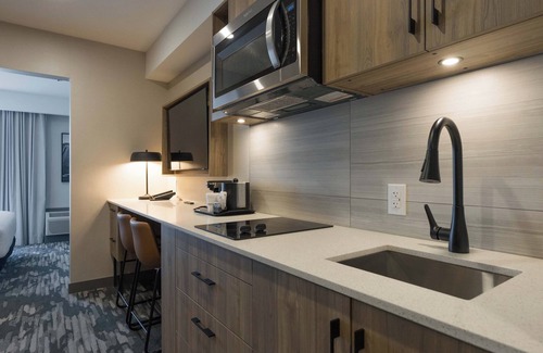 Winnipeg Hotel | Sandman Signature Winnipeg Airport Hotel & Suites