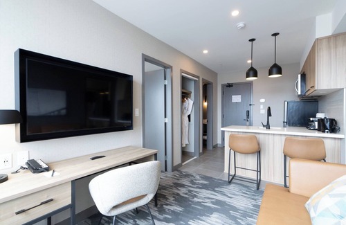 Winnipeg Hotel | Sandman Signature Winnipeg Airport Hotel & Suites