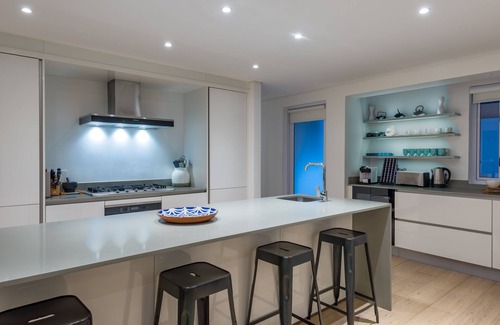 Camps Bay Villa | Sandpiper House-Stunning Ocean Views, Heated Pool & Large Garden