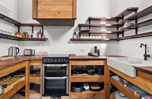 Robertson Cottage | Sandstone Cottage With Cozy Open Fireplace in the Heart of Robertson