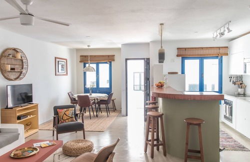 Caleta de Famara Apartment | Sandy Bay Home with roof terrace and sea views
