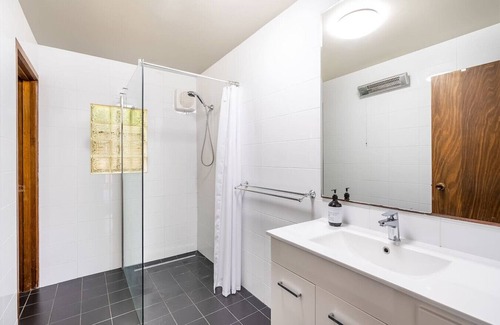 Sandy Bay Apartment | Sandy on the Hill: Bay & River Views