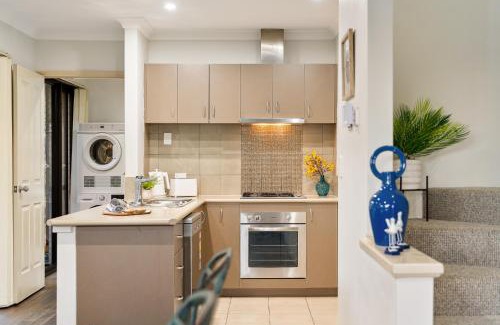 Mandurah House | Sandy Retreat Your Perfect Beach Getaway in Silversands
