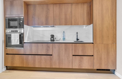 Parioli Apartment | SANSO HOUSE -all new, 2 batrooms, 6 pax, 3 streetcar stop to old town.