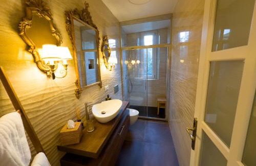 San Lorenzo Apartment | Santa Caterina Palace Apartment in Florence-3 Bedroom