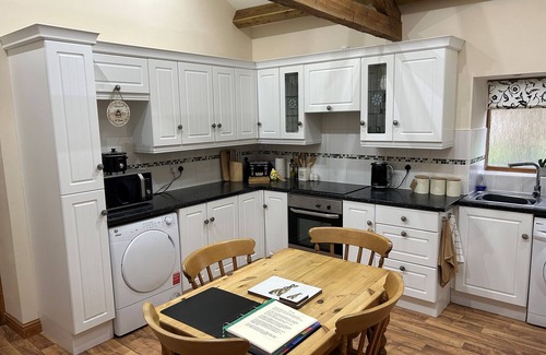 Flamborough Cottage | SARAH'S COTTAGE, pet friendly, with a garden in Flamborough