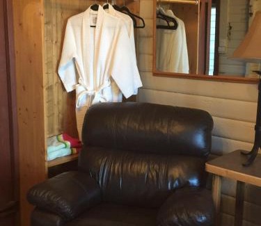 Black Creek Resort | Saratoga beach cabin with hot tub