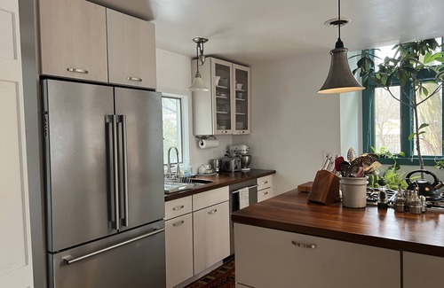 Saratoga Springs House | Saratoga, Belmont historic in-town home rental. Walk to track and downtown.