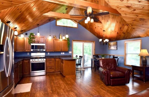 Saratoga Springs Apartment | Saratoga Track 2024! 10 Minute Walk to Broadway!
