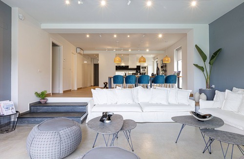 Vlichada Villa | Sauna, heated pool, kids pool, close to the beach & shops!