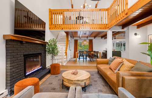 East Stroudsburg House | Sauna - Movie Theater - Hot Tub - Dogs OK - Firepit