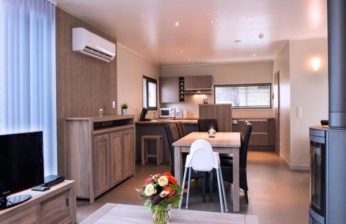 Froidchapelle Villa | Sauna Villa by the Lake