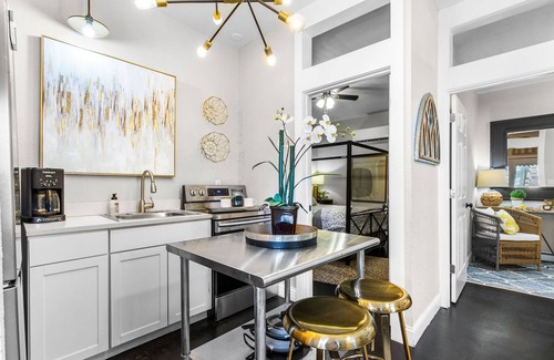 Sayles Blvd. Area House | Sayles Courtyard Bungalow - short or longterm stays