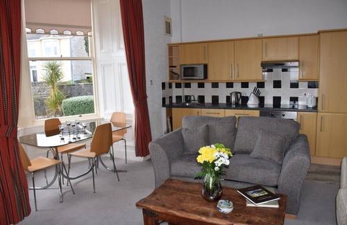 Rothesay Apartment | Scalpsie Bay Apartment sleeps 3 with sea views.