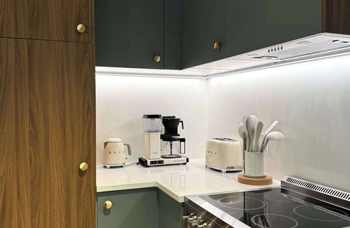 Springfield House | Scandinavian Serenity with A Sauna Close To Okemo