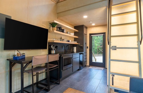Monteagle Cabin | Scandinavian Treetop Bliss @ Terralodge
