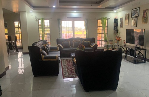 Bugallon Hotel | Scarlett Near Mount Zion