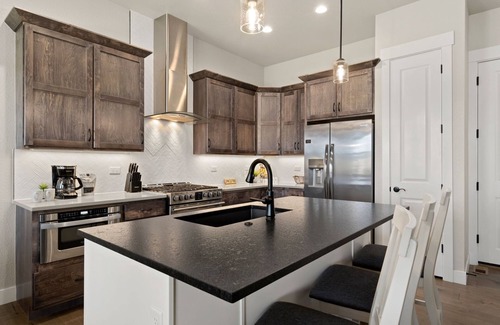 Loveland House | Scenic Mountain Retreat – Golf, Pickleball, Relax