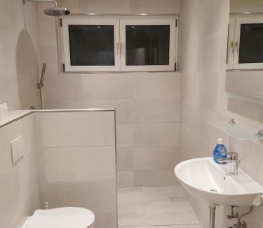 Bretzenheim Apartment | Schöne Wohnung 90 Uni Nah Mainz