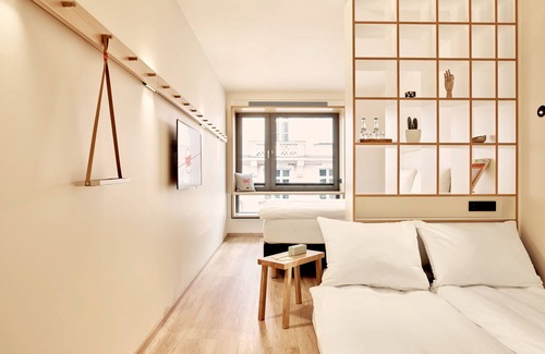 Schwabing-Ost Hotel | Schwabinger Wahrheit by Geisel