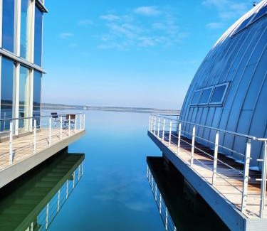 Geierswalde Villa | schwimmendes Ferienhaus Silent