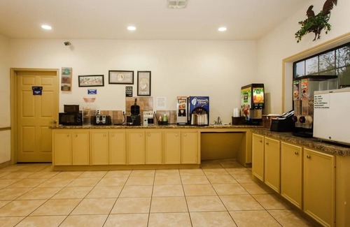 Hankamer Hotel | Scottish Inn & Suites