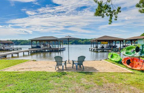 Bumpass House | Screened Deck and Dock Waterfront Lake Anna Home!