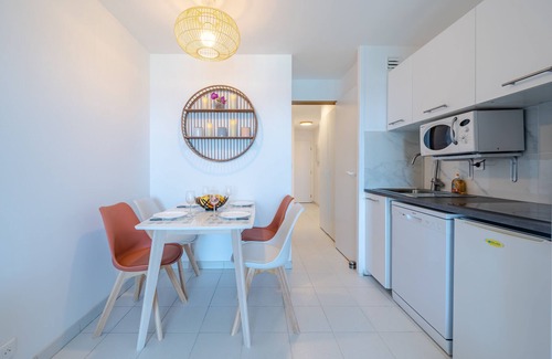 Cannes La Bocca Apartment | Sea and pool view in Cannes!