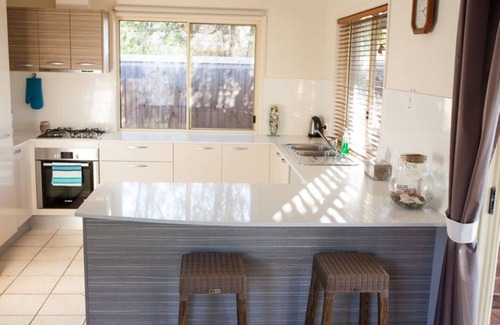 Wurtulla House | Sea Breeze Beach House - 200m to Surf