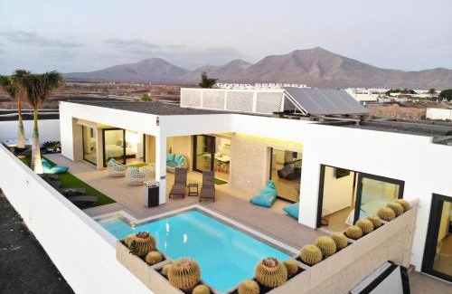 Playa Blanca Villa | Sea Breeze Villas Lapa and Claca