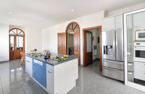 Las Palmas de Gran Canaria Ski Chalet | Seaviews Holiday Rental by VillaGranCanaria