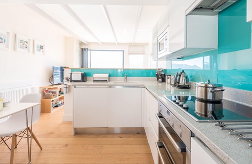 St Ives Cottage | Sea Fever spectacular sea views, private sunny balcony, Free WiFi