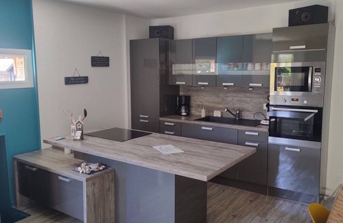 St-Georges-de-la-Riviere House | Seaside house with swimming pool