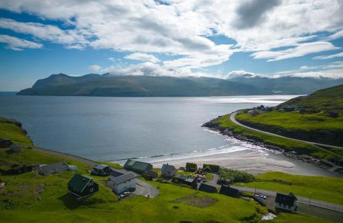 Leynar House | Sea & Mountain View 4 Bedroom