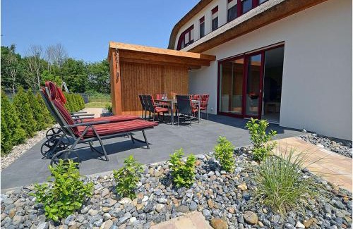 Glowe House | Sea noise 18 Comfortable holiday residence